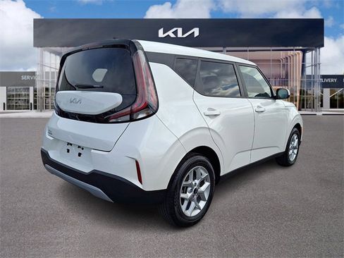 Used 2025 Kia Soul LX w/ LX Technology Package image 6