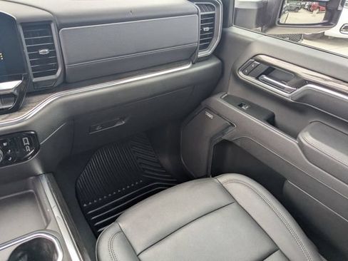 Used 2025 Chevrolet Silverado 2500 LTZ w/ LTZ Convenience Package AWD/4WD image 16