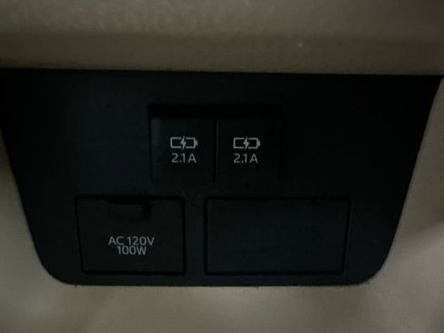 Used 2018 Toyota Highlander XLE image 31