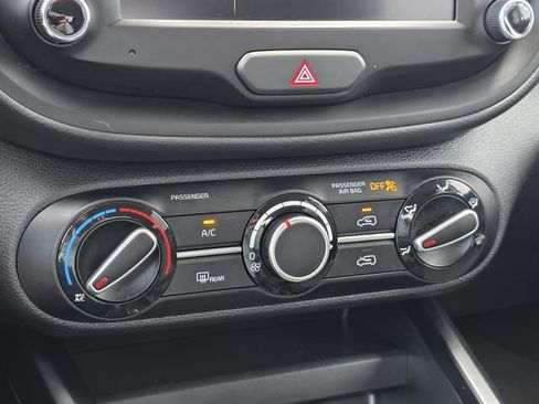 Used 2025 Kia Soul LX image 16