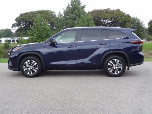 Certified 2026 Toyota Highlander XLE AWD/4WD image 2