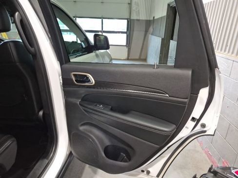 Used 2017 Jeep Grand Cherokee Limited w/ Trailer Tow Group IV AWD/4WD image 23