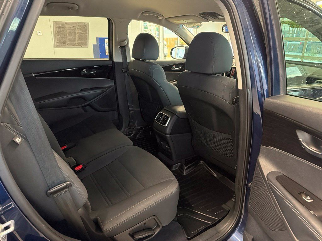 Used 2019 Kia Sorento AWD w/ LX Convenience Package image 23