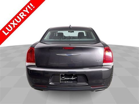 Used 2018 Chrysler 300 Limited image 7
