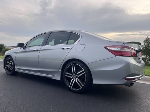 Used 2017 Honda Accord Touring image 7