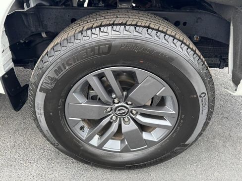 Used 2025 Nissan Frontier SV image 7