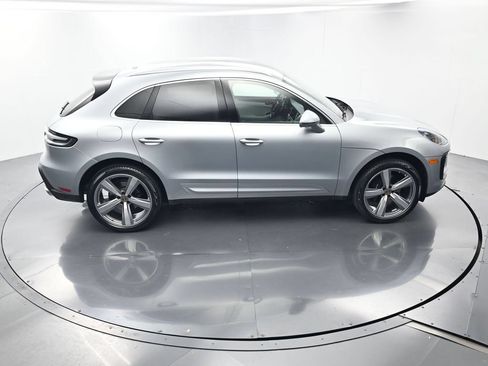 Certified 2025 Porsche Macan AWD/4WD image 41