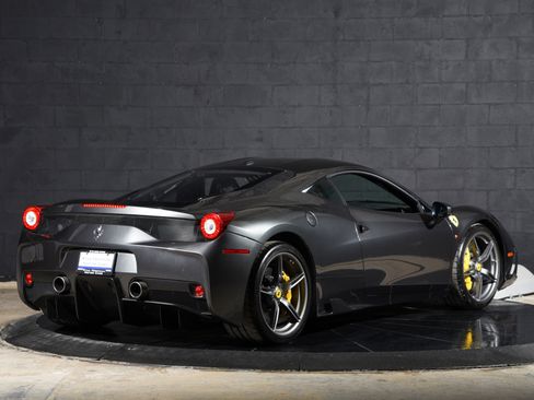 Used 2014 Ferrari 458 Speciale Coupe RWD image 3