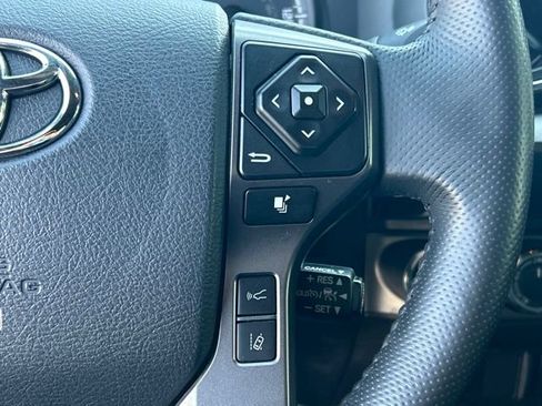 Used 2018 Toyota Tacoma TRD Sport AWD/4WD image 41