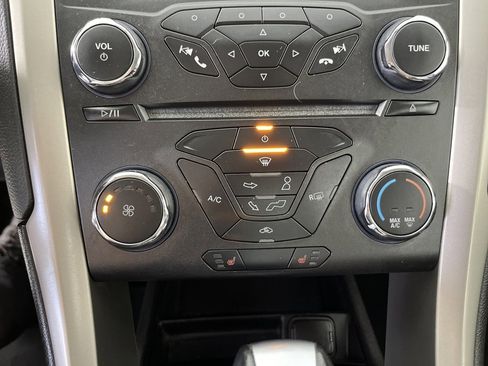 Used 2016 Ford Fusion SE w/ Equipment Group 202A image 21