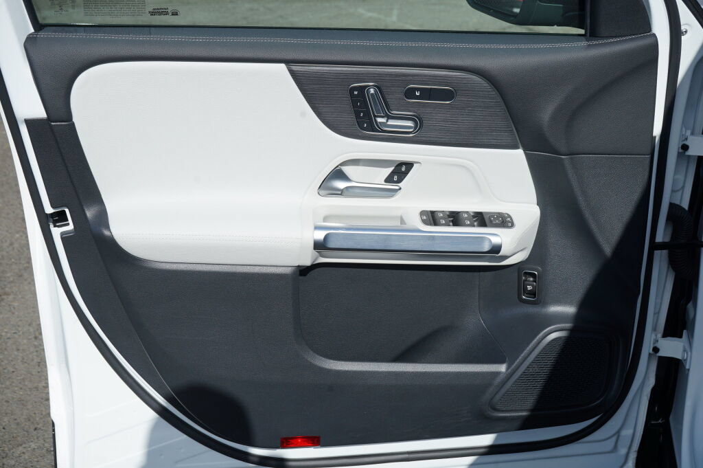 Used 2023 Mercedes-Benz GLB 250 4MATIC image 16