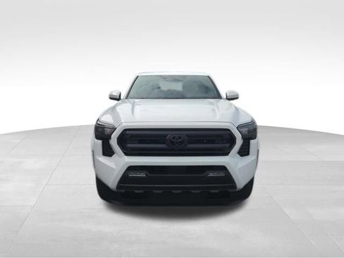 Used 2025 Toyota Tacoma SR5 AWD/4WD image 3