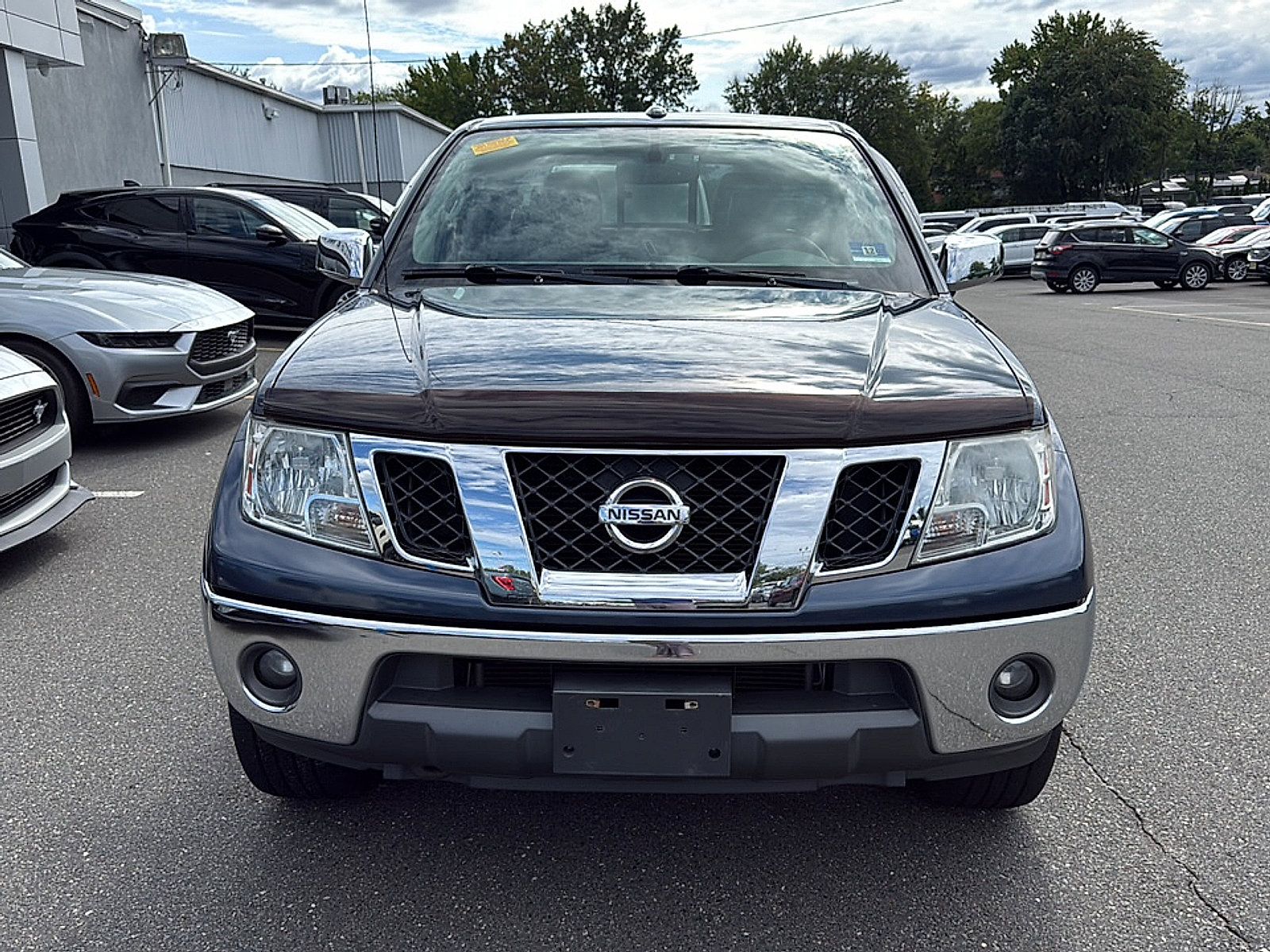 Used 2015 Nissan Frontier SL w/ Moonroof Package AWD/4WD image 3