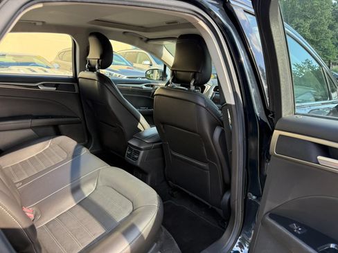 Used 2014 Ford Fusion SE w/ Equipment Group 202A FWD image 16