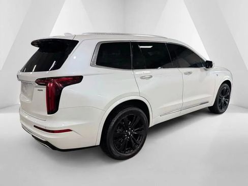 Used 2023 Cadillac XT6 Premium Luxury image 4