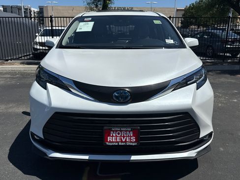 Certified 2025 Toyota Sienna XLE w/ XLE Plus Package AWD/4WD image 6