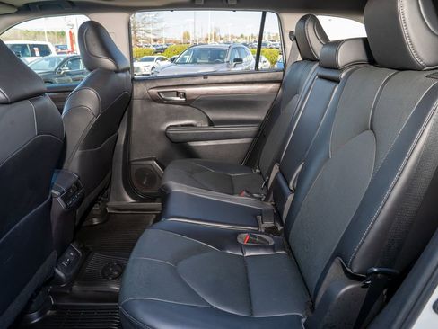 Used 2023 Toyota Highlander Limited image 10