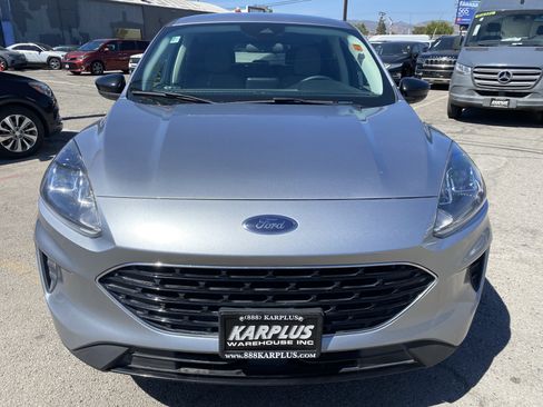 Used 2022 Ford Escape SE w/ SE Sport Appearance Package FWD image 3