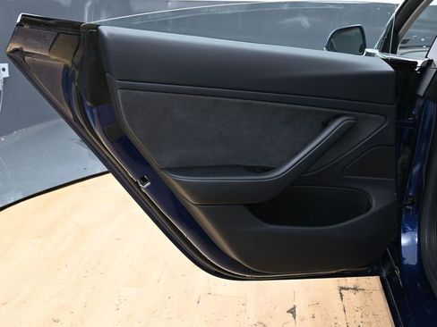 Used 2018 Tesla Model 3 Long Range RWD image 41