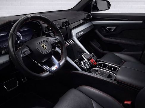 Used 2019 Lamborghini Urus image 2