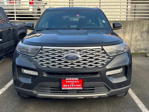 Used 2020 Ford Explorer Platinum w/ Premium Technology Package image 3