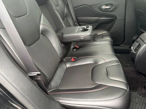 Used 2019 Jeep Cherokee Trailhawk w/ Comfort/Convenience Group AWD/4WD image 19