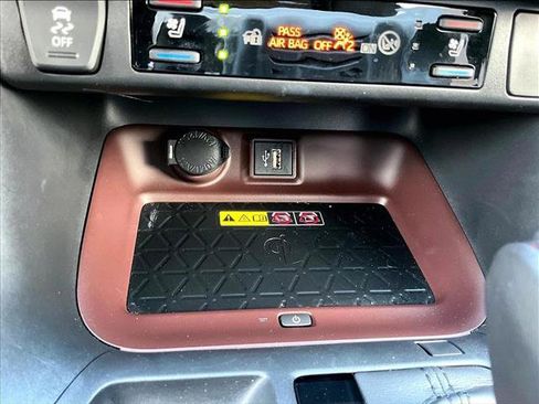 Used 2023 Toyota RAV4 Limited AWD/4WD image 26