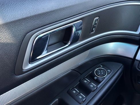 Used 2016 Ford Explorer XLT w/ Equipment Group 202A image 35