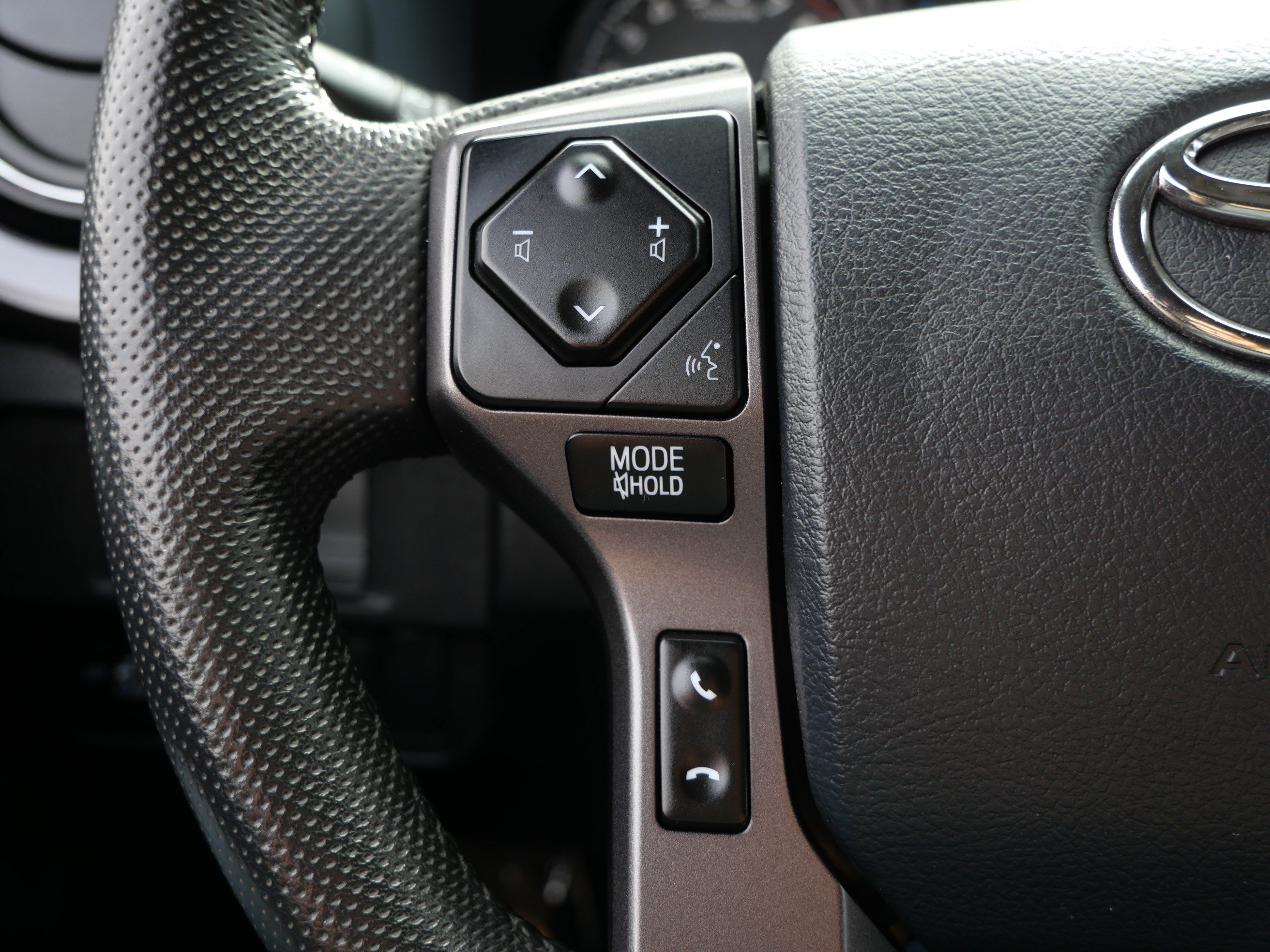 Used 2018 Toyota Tacoma TRD Sport AWD/4WD image 28