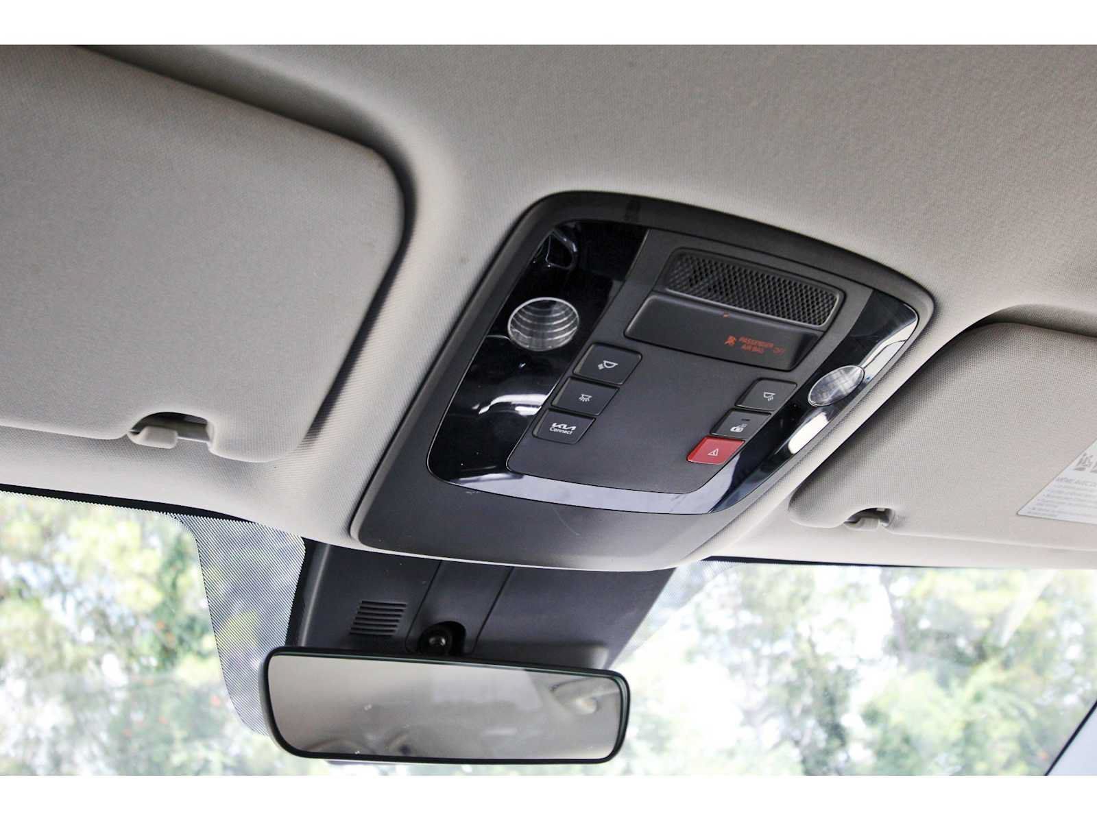 Used 2024 Kia Carnival EX FWD image 22