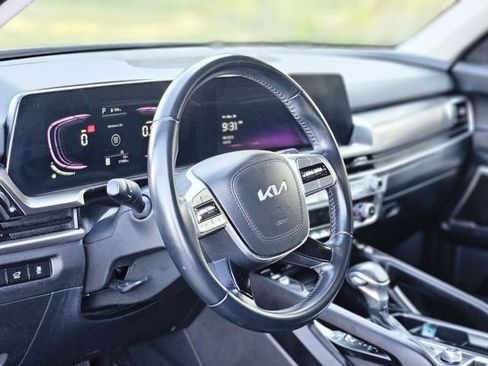 Used 2025 Kia Telluride S FWD image 12