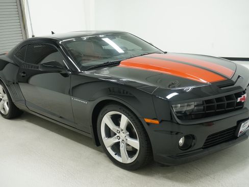 Used 2011 Chevrolet Camaro SS w/ RS Package RWD image 3
