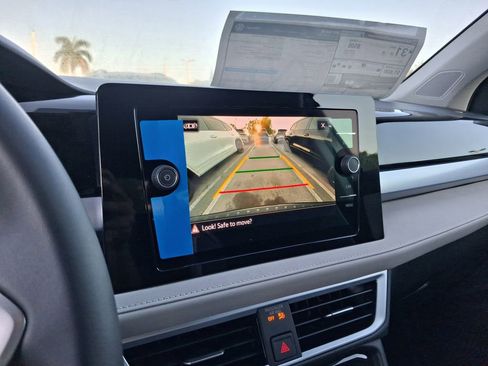 New 2026 Volkswagen Taos SE FWD image 10