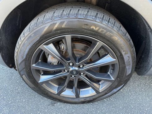 Used 2018 Ford Explorer XLT w/ Equipment Group 202A image 28