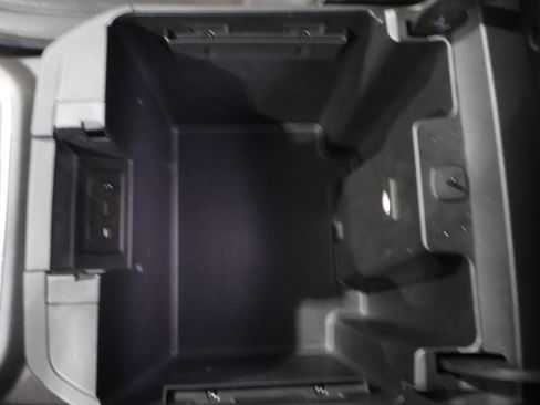 Used 2019 Chevrolet Silverado 1500 High Country image 34