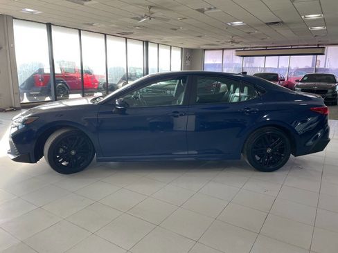 Used 2025 Toyota Camry SE image 4