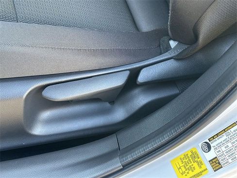 Used 2025 Toyota Prius LE image 32