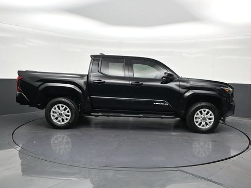 Used 2025 Toyota Tacoma SR5 RWD image 7