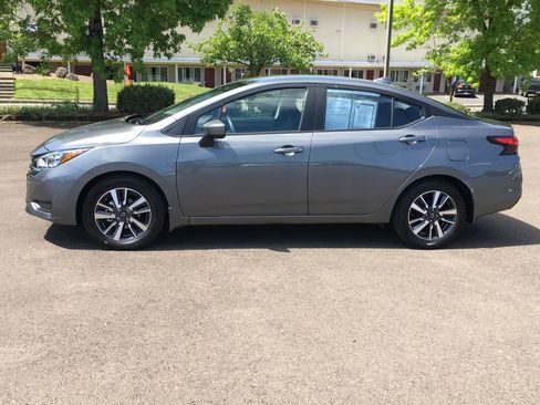 Used 2025 Nissan Versa SV w/ Trunk Package FWD image 3