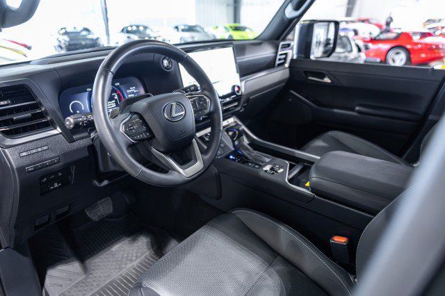 Used 2025 Lexus GX 550 w/ Cold Area Package AWD/4WD image 11