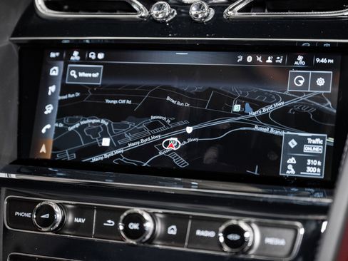 Used 2025 Bentley Bentayga Extended Wheelbase image 49