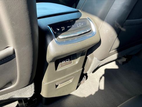 Used 2024 Cadillac XT6 Premium Luxury image 32