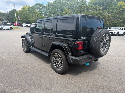 Used 2023 Jeep Wrangler Unlimited Sahara w/ Cold Weather Group AWD/4WD image 5
