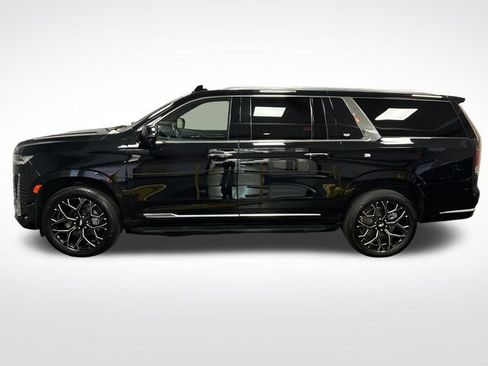 Used 2022 Cadillac Escalade ESV Luxury AWD/4WD image 2
