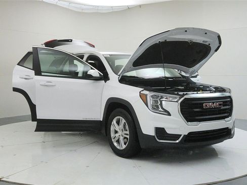 Used 2024 GMC Terrain SLE image 9