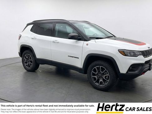 Used 2025 Jeep Compass Trailhawk AWD/4WD image 1