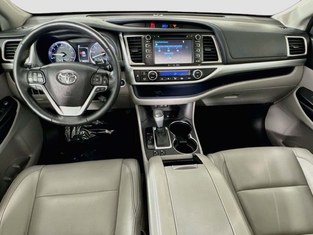 Used 2017 Toyota Highlander XLE w/ Carpet Mat Package AWD/4WD image 22