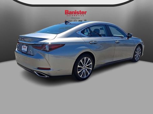 Used 2021 Lexus ES 350 w/ Premium Package FWD image 4