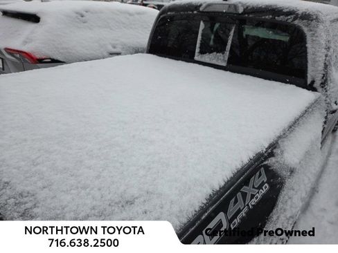 Used 2022 Toyota Tacoma TRD Off-Road image 9