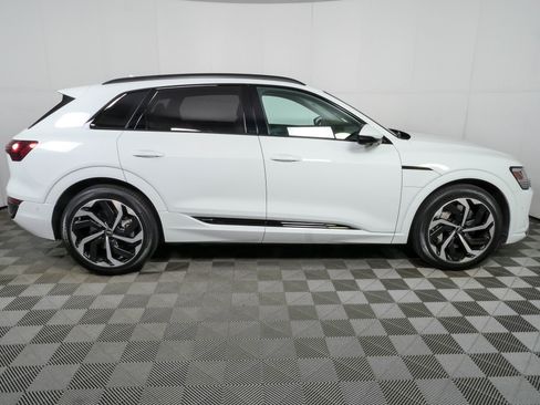 Certified 2024 Audi Q8 e-tron Prestige w/ Prestige Package AWD/4WD image 16